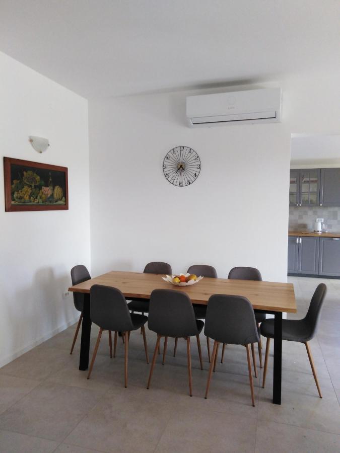 Vila Dubravka - Schoen Und Komfortabel Inmitten Von Olivenbaeumen Und Weinbergen Mit Whirlpool Valtura Exterior photo