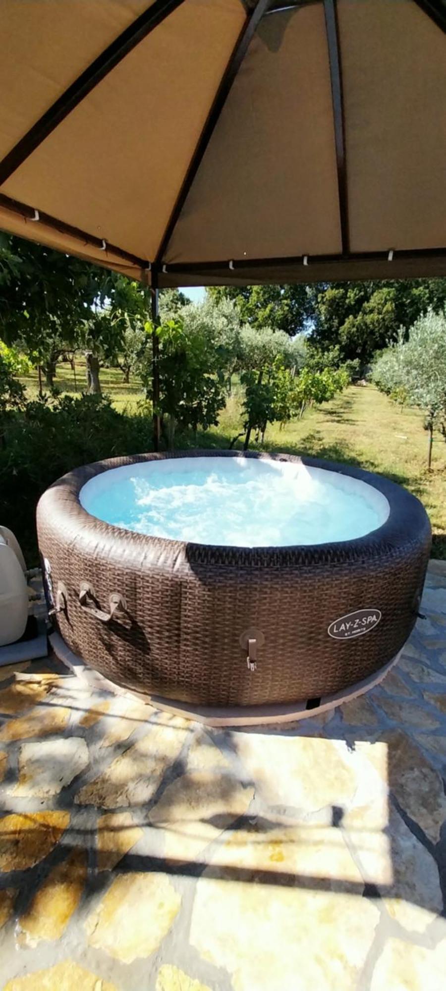 Vila Dubravka - Schoen Und Komfortabel Inmitten Von Olivenbaeumen Und Weinbergen Mit Whirlpool Valtura Exterior photo